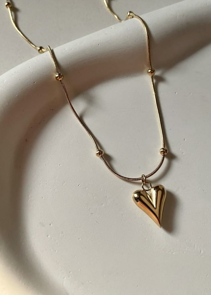 Elegant Anti-Tarnish Gold Heart Pendant Necklace with Beaded Chain – Minimalist Romantic Jewelry