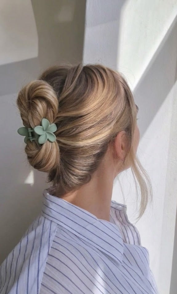 Pastel Flower Hair Claw Clips – Cute Floral Matte Hair Accessories for Women(Any 2 random color)