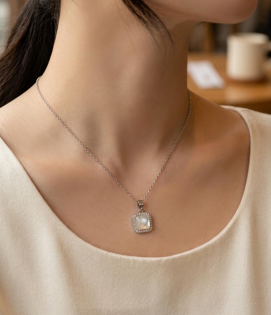 Elegant Silver Square Pendant Necklace – Minimalist Crystal Chain Jewelry