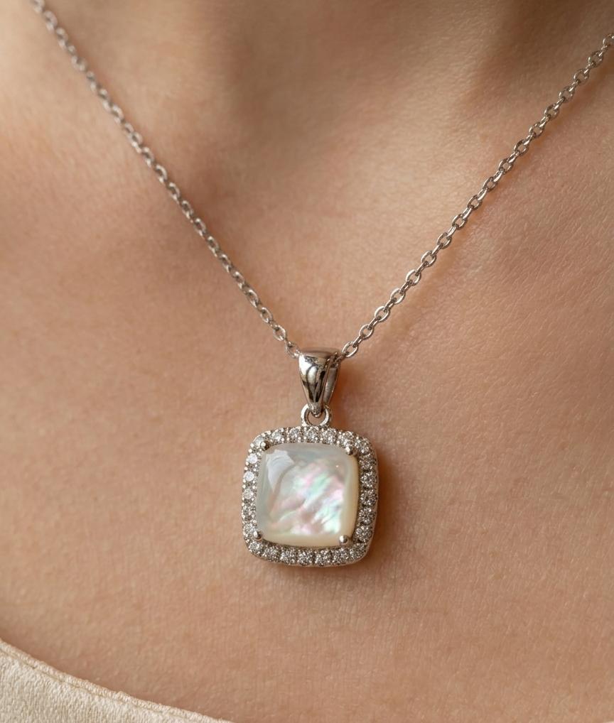 Elegant Silver Square Pendant Necklace – Minimalist Crystal Chain Jewelry